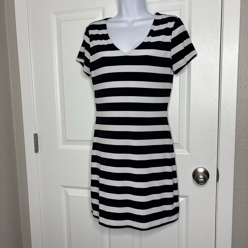Size M Jennifer Lopez Black White Stripe Body Con Short Sleeve Mini Dress